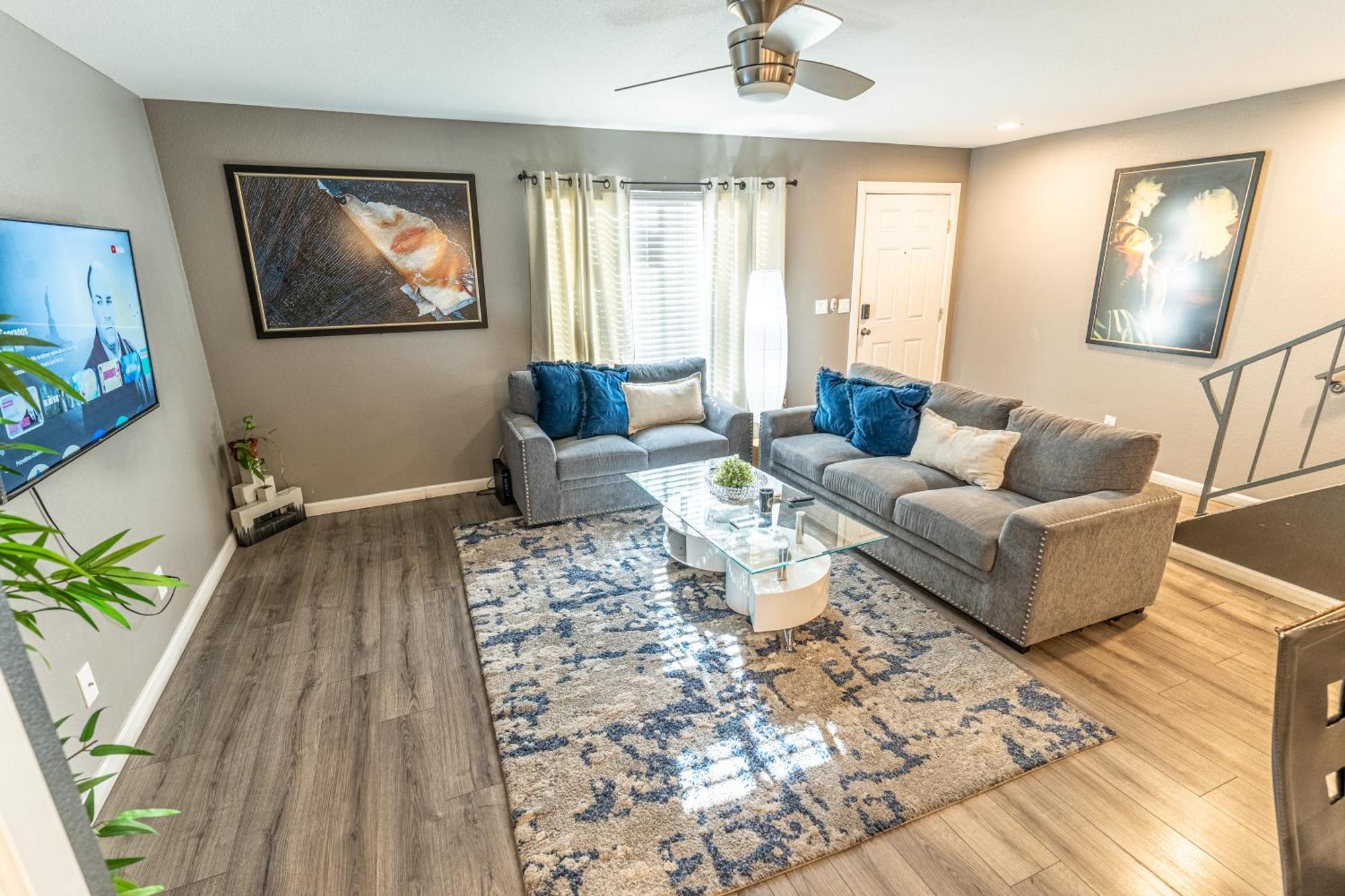 Spacious 2-Bedroom Townhouse With Pool & Private Patio In Central ลาสเวกัส ภายนอก รูปภาพ