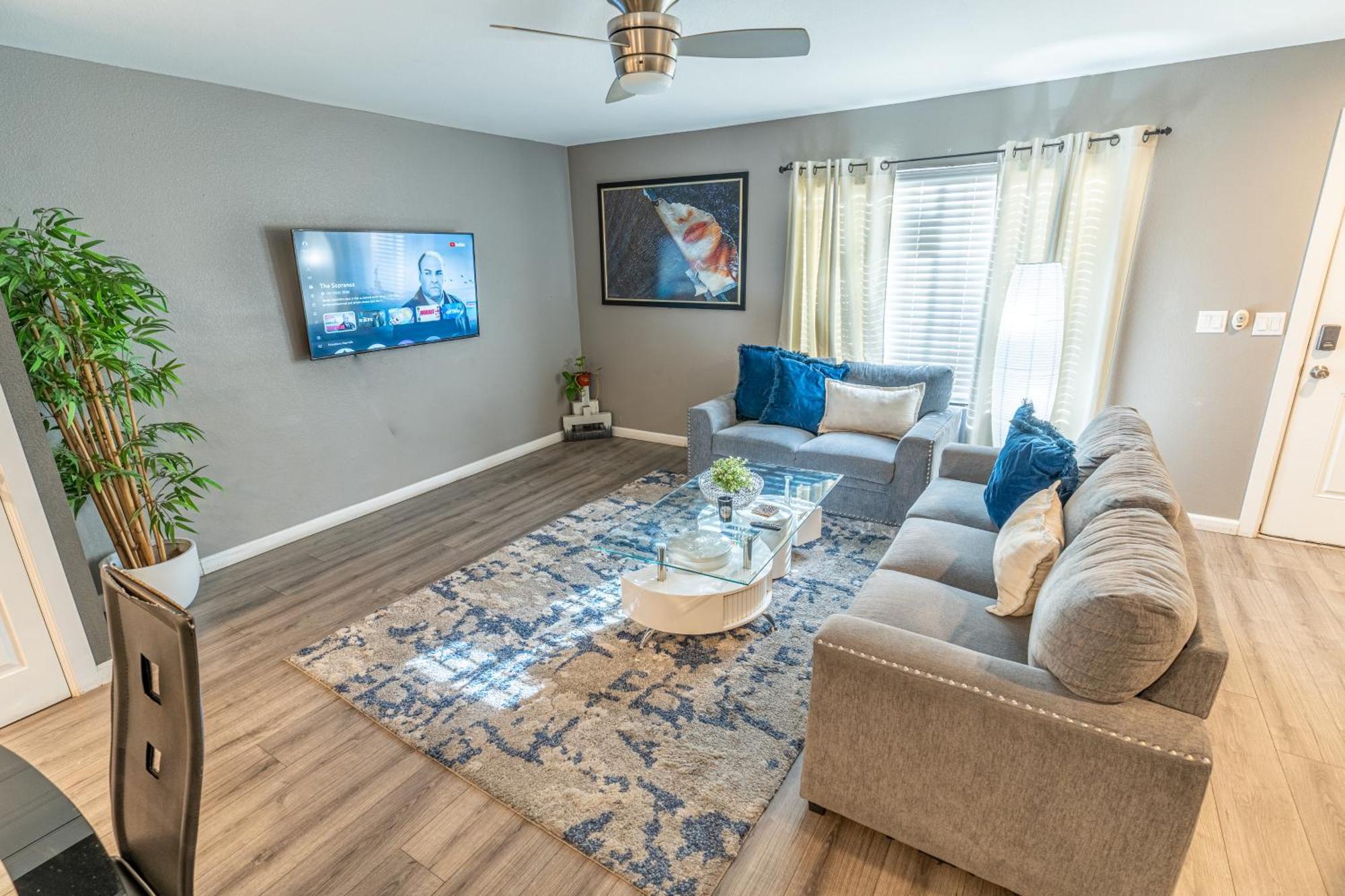 Spacious 2-Bedroom Townhouse With Pool & Private Patio In Central ลาสเวกัส ภายนอก รูปภาพ